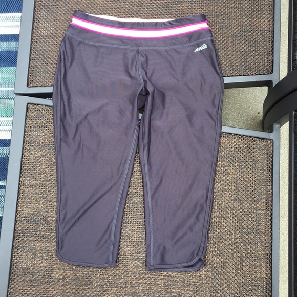 Capri yoga pants - Picture 1 of 3